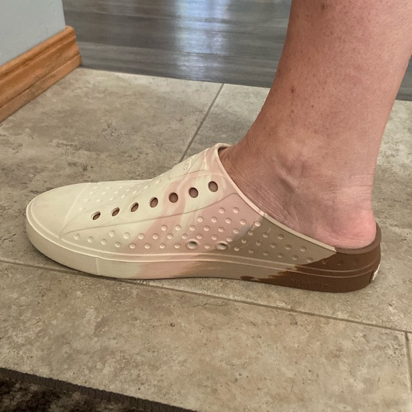 Native Clogs - Picture 1 of 3